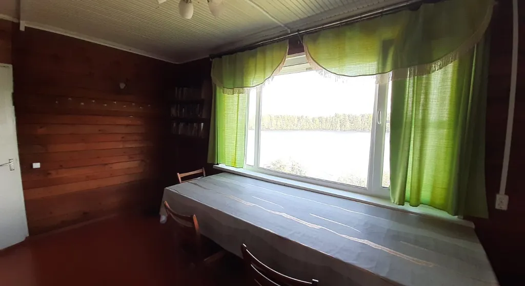 Дом на берегу озера