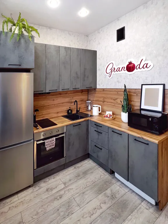 Kраcивaя тёплaя кваpтирa в центрe на развязке к Главным Заводам города