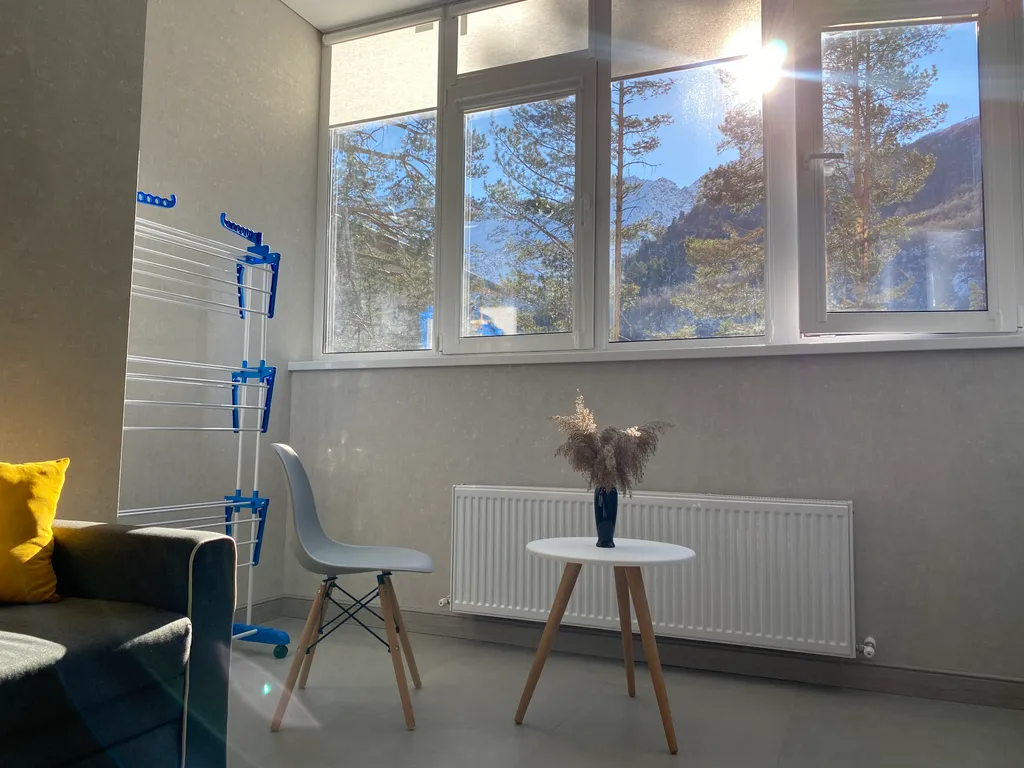 Уютный апартамент на берегу реки с видом на горы