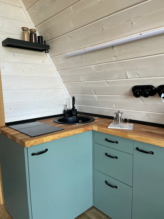 А-фрейм на берегу реки Нерль с банным чаном