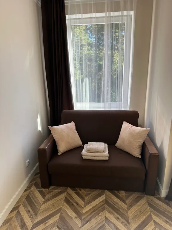 Уютная студия с видом на лес