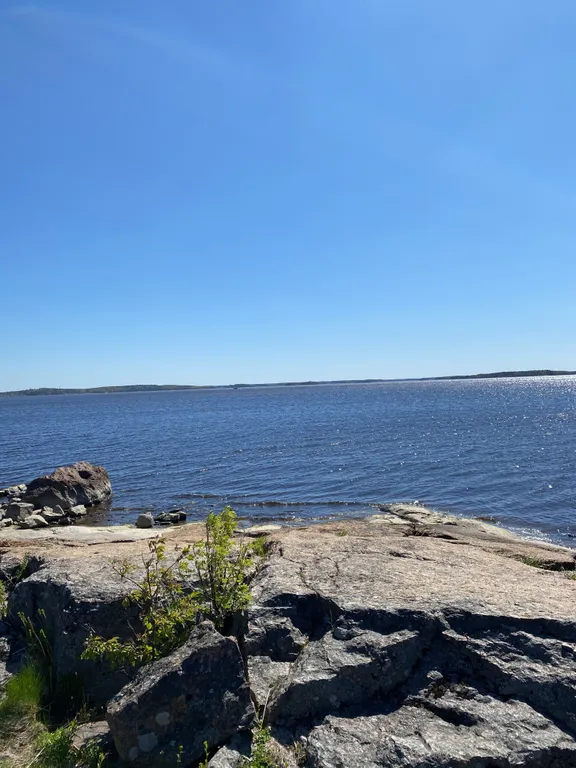 Домик у залива