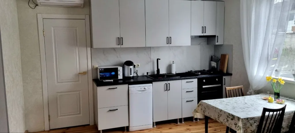 Тихий Домик с видом на горы