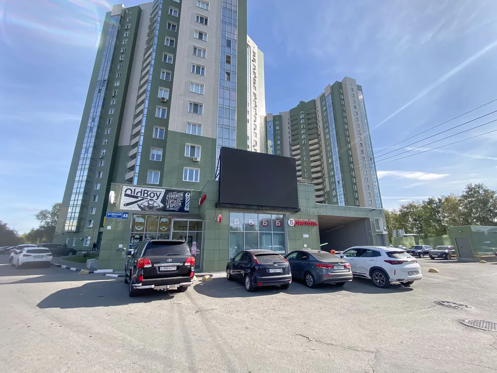 Двушка с камином и видом на реку у ТЦ Аквамолл