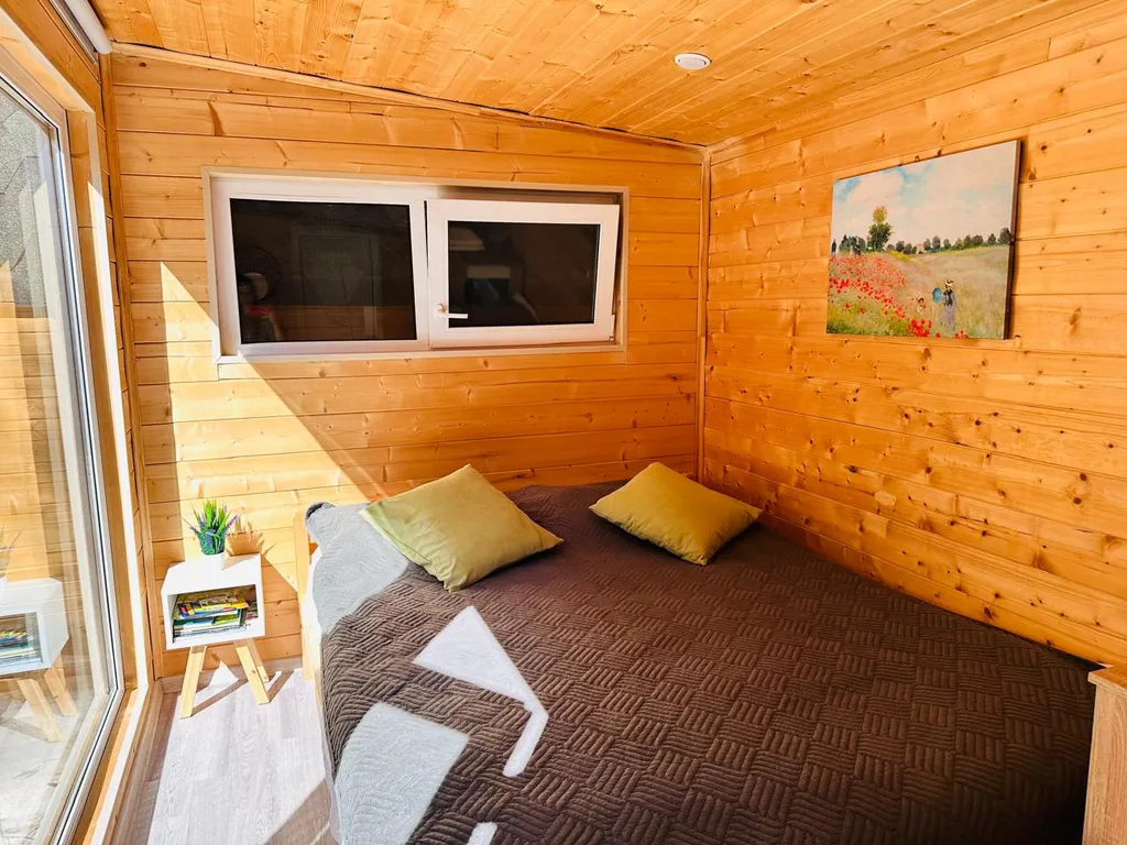 Маленький домик в лесу на Живописной улице