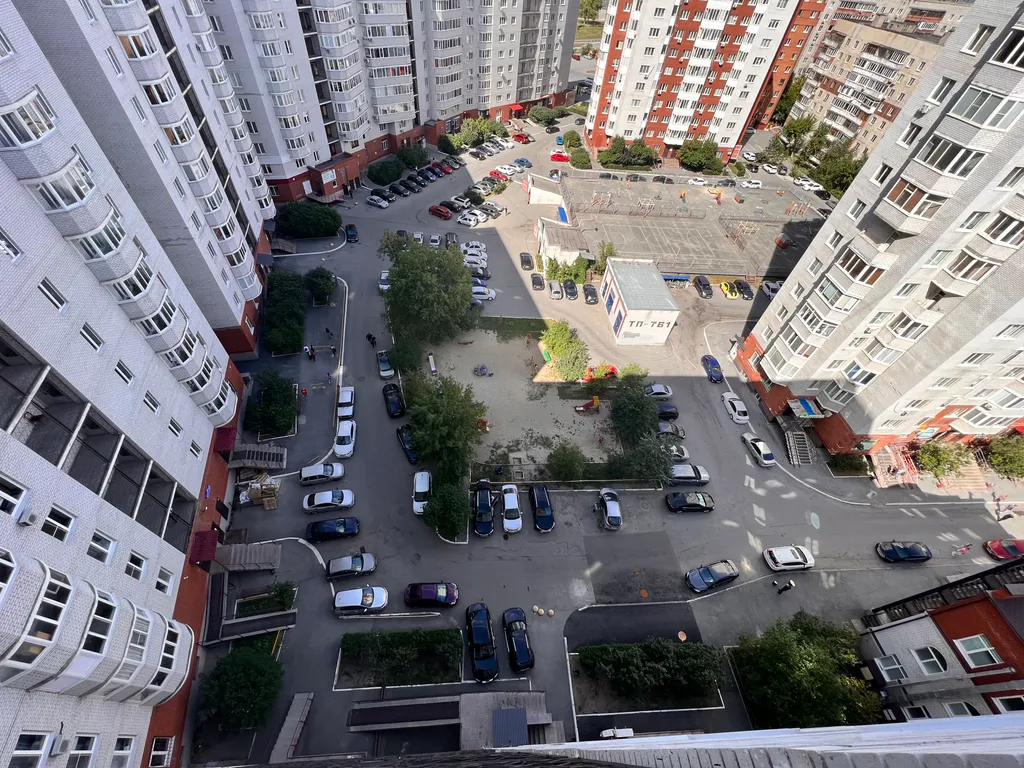 Квартира Квартира Уютная светлая студия в центре, тц вояж, парковка, кафе, аквапарк источник — Тюмень