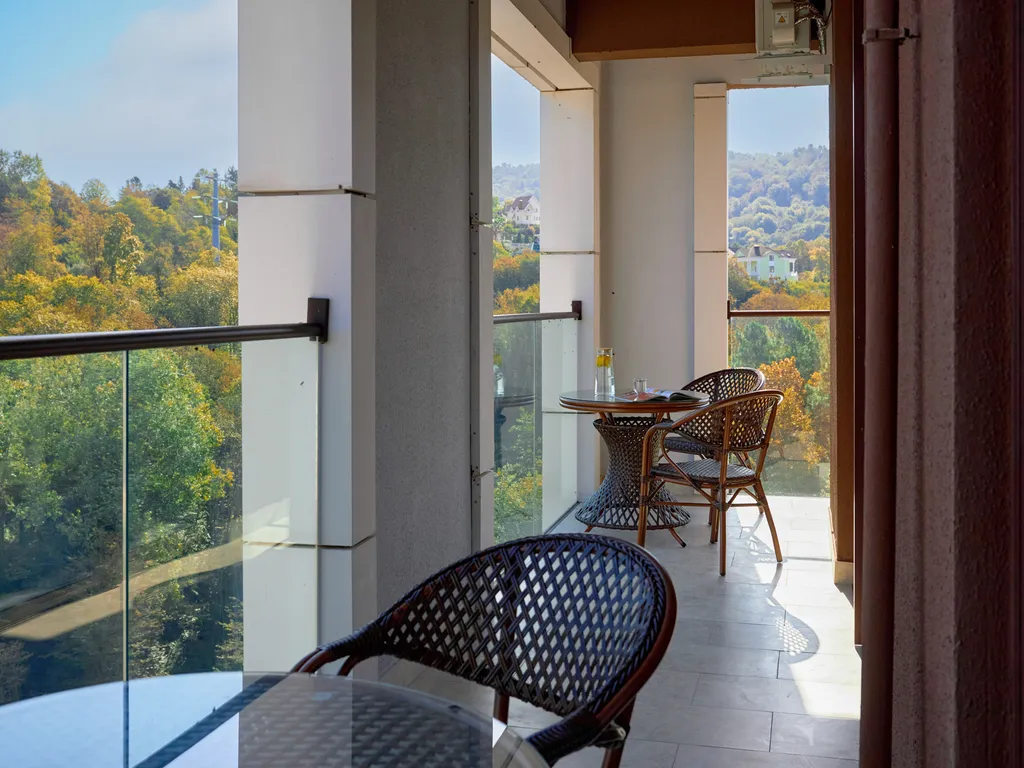 Современная, новая квартира с видом на горы