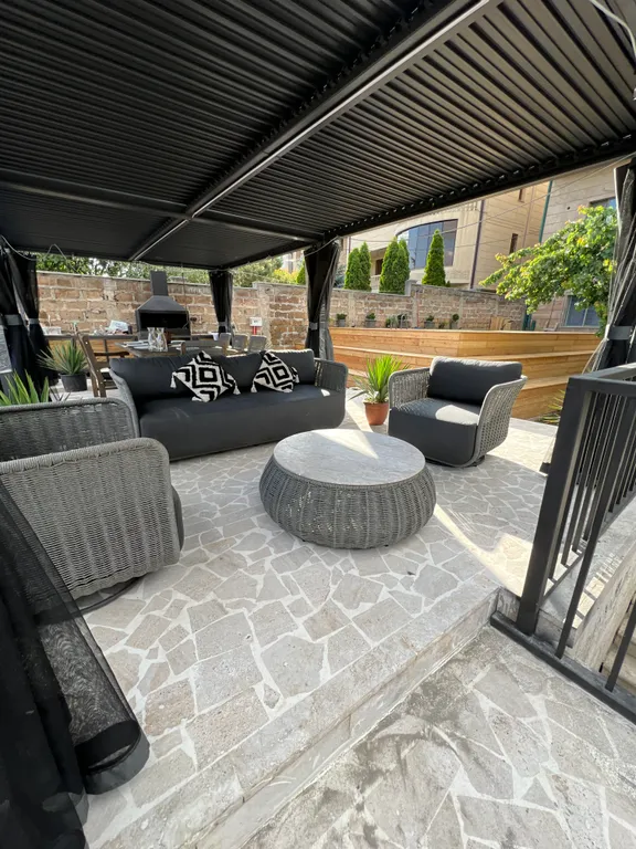 Современная вилла с приватным бассейном и панорамным видом на Арарат