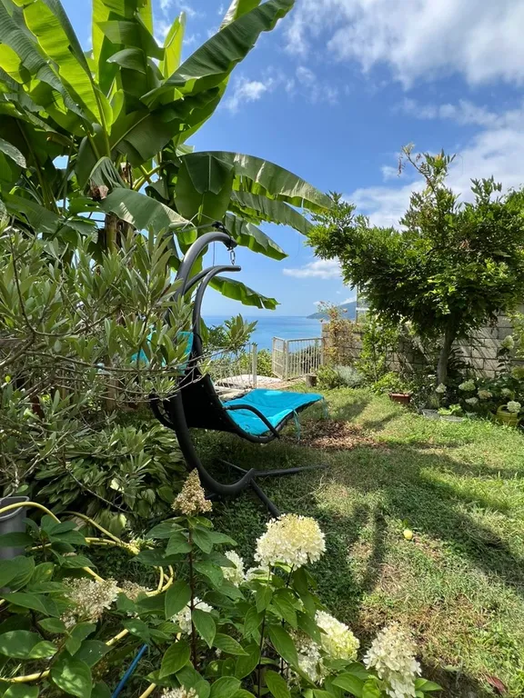 Уютный домик с видом на море