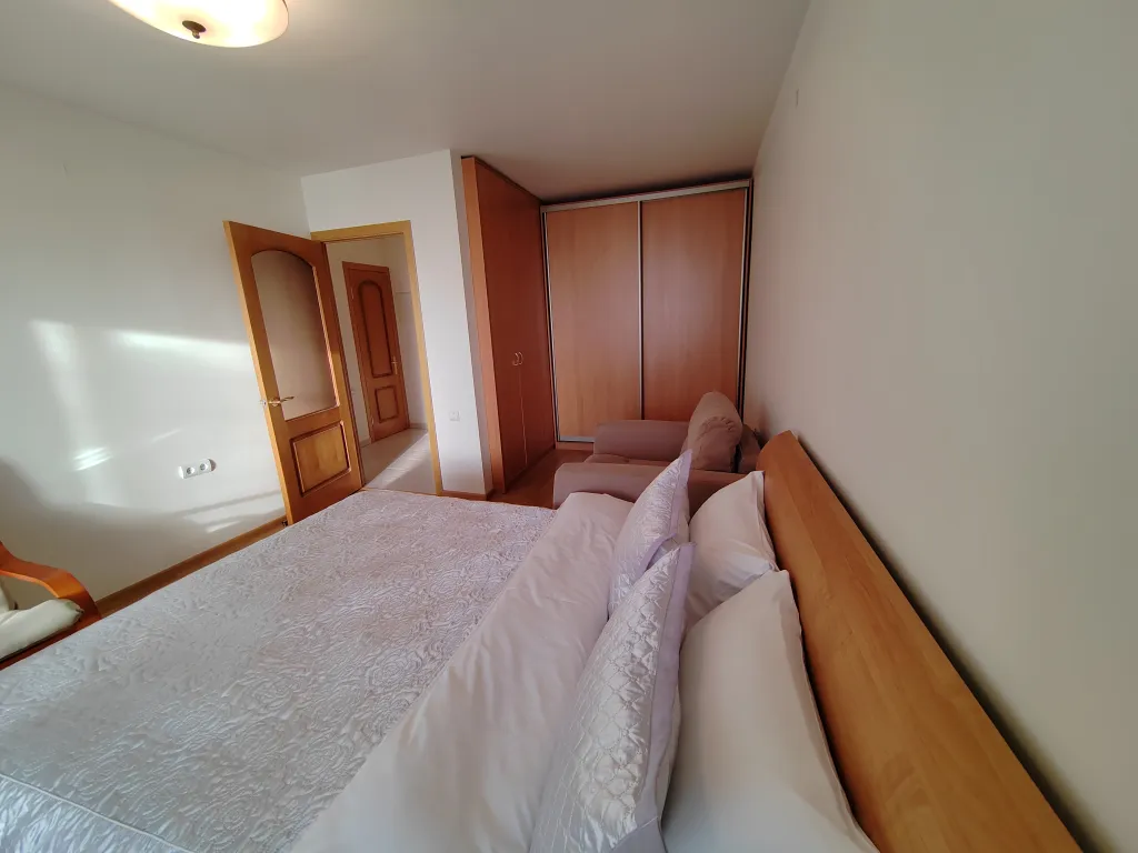 Около музея космонавтики с видом на памятник 600-летию Калуги