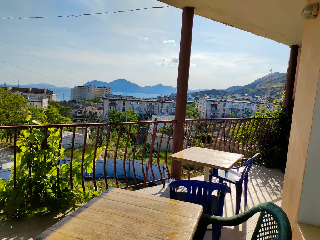 Уютная комната с удобствами с видом на море