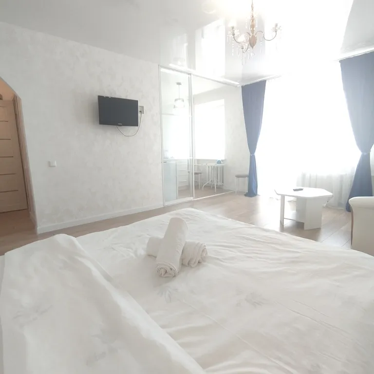 Очень светлая красивая новая квартира в самом центре у площади Победы