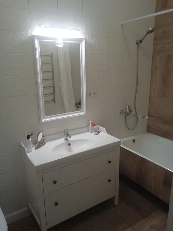 Коттедж Часть дома с отдельным входом и садом — Обушково