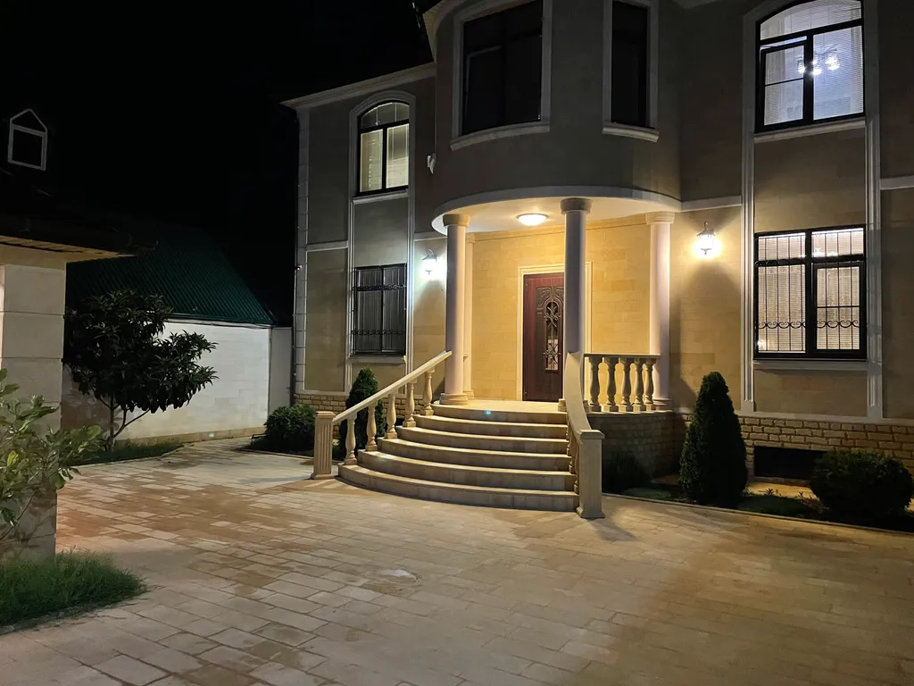 Коттедж с бассейном у Каспия