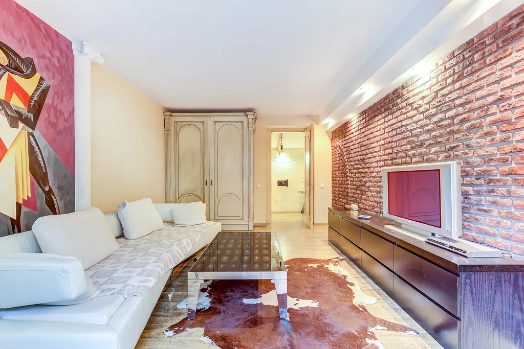 Ryss' 2BR Apt on Nevsky 79