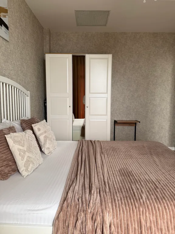 Корона с видом на море