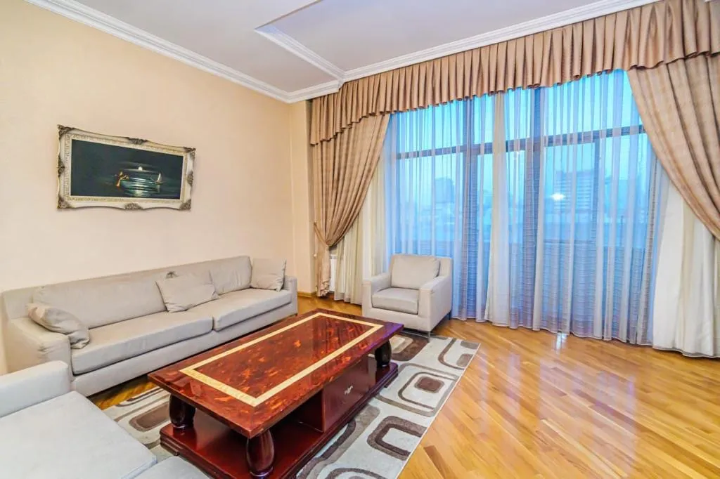 Vip Apartment Manovi