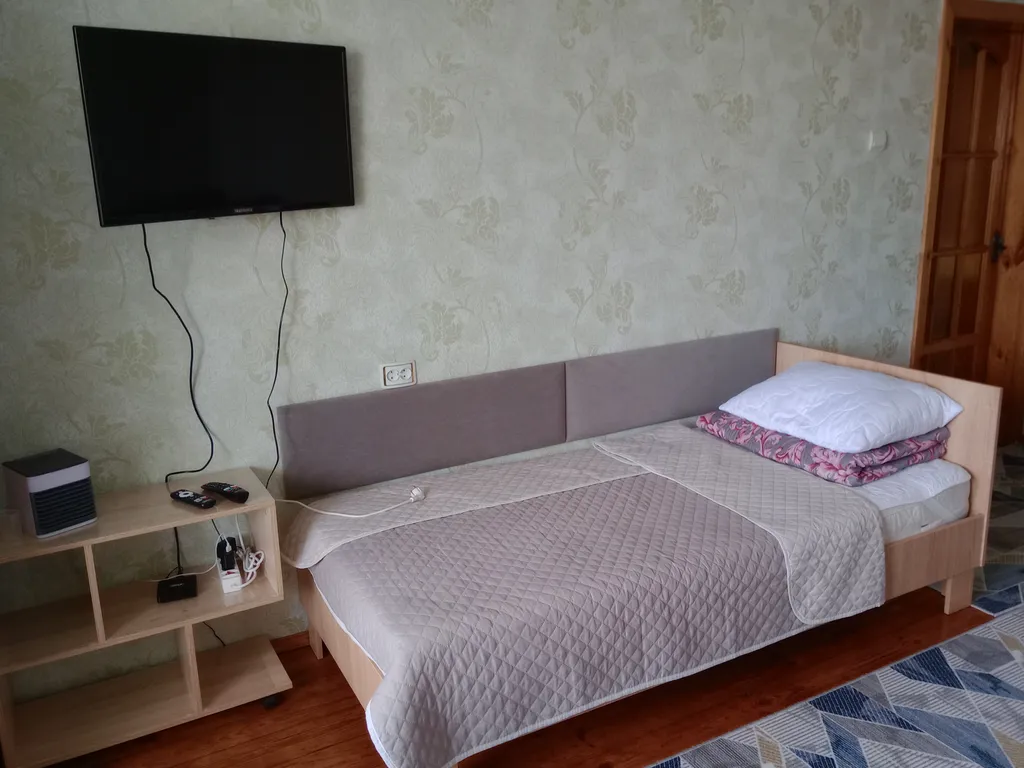 Комфортная 2-комнатная квартира с маленьким парком во дворе