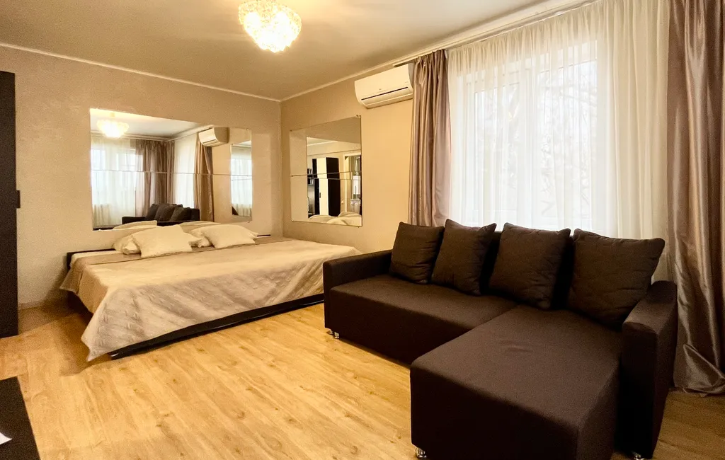 Уютная квартира с зеркалами