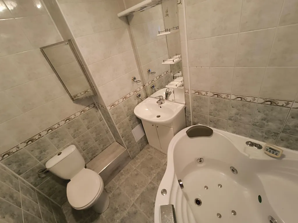 Уютный дом с бассейном, сауной и камином