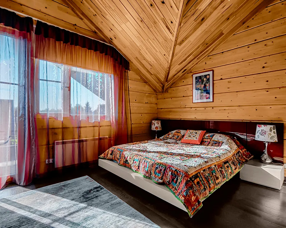 Коттедж с бассейном на берегу озера Порт Жемчужный