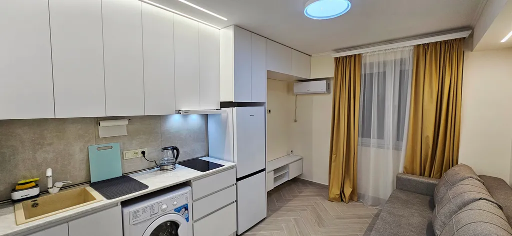 Около метро Барекамутян и института Мергеляна