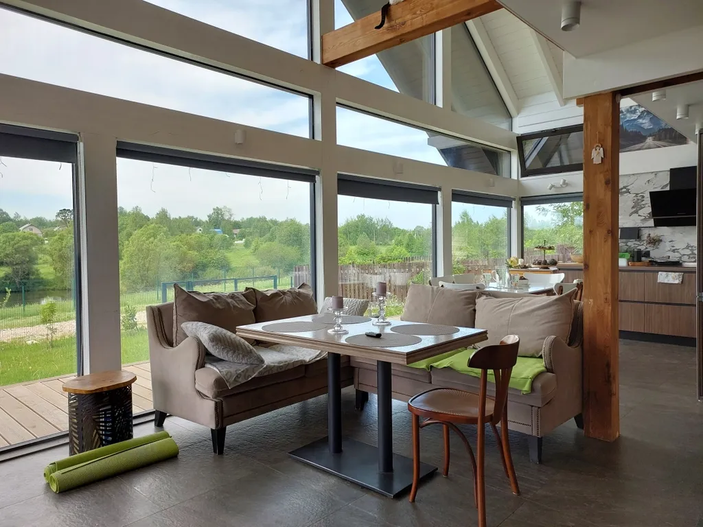 Светлый дом у озера c баней