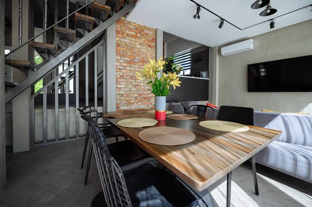 Подызбица у Дома Печенко