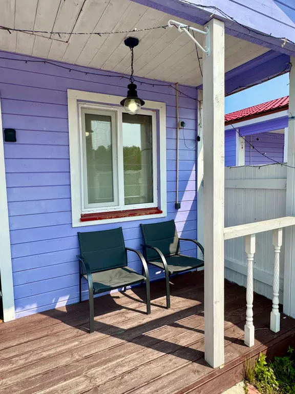 Уютный домик на берегу