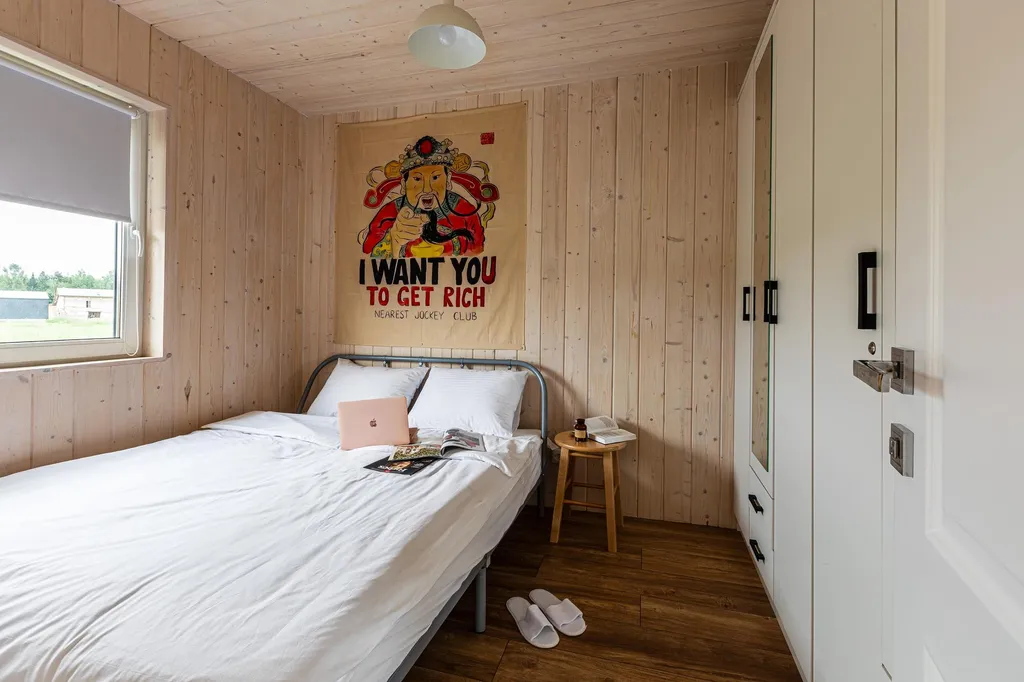 Яркий коттедж с панорамным видом на лес рядом с баней