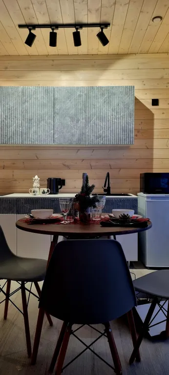 Современный дом у каньона реки Лава, с баней и видом на ручей