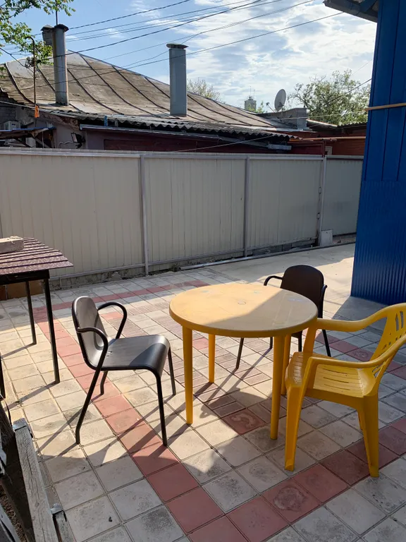 Дом со своим двором и парковкой