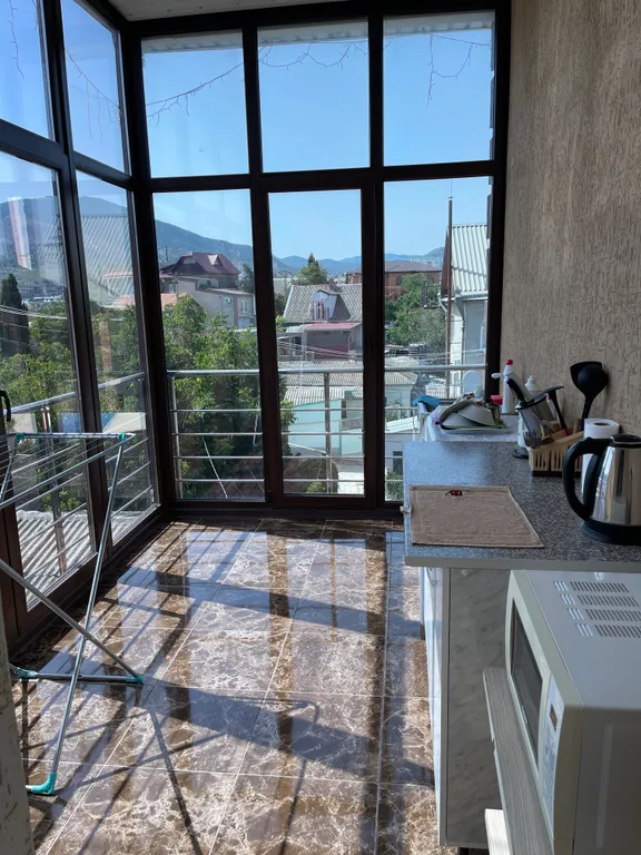 Четырёхместный номер люкс с балконом С видом на город и горы