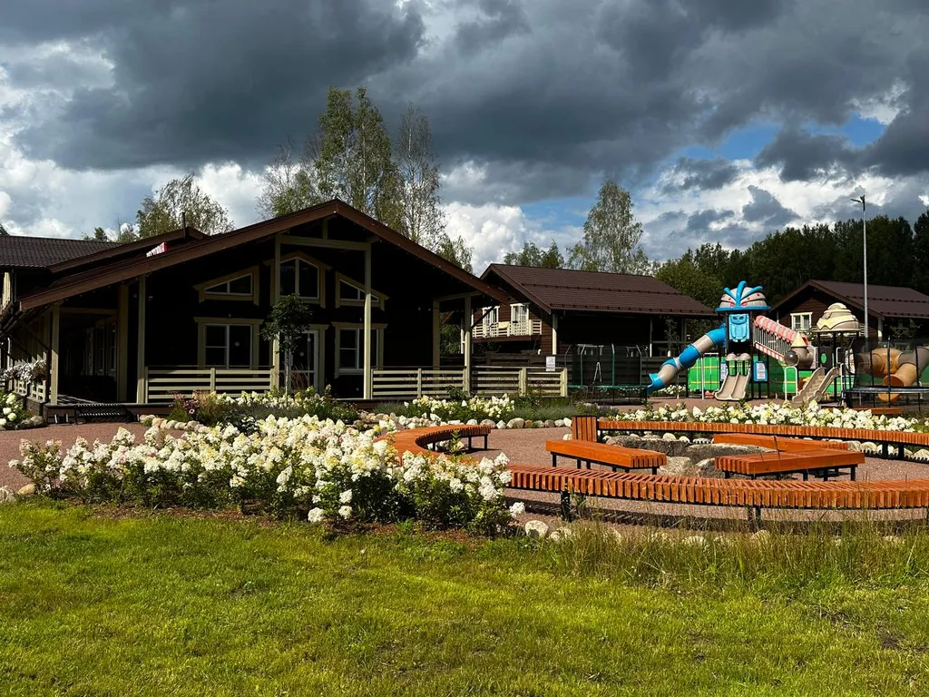 Коттедж Уютный коттедж на берегу Красного озера — Светлое