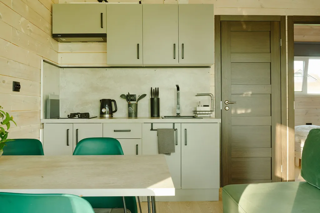 Уютный дом на берегу озера