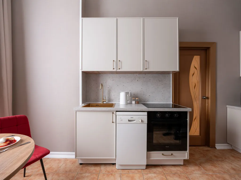 Просторная квартира с тремя спальными и балконом с видом