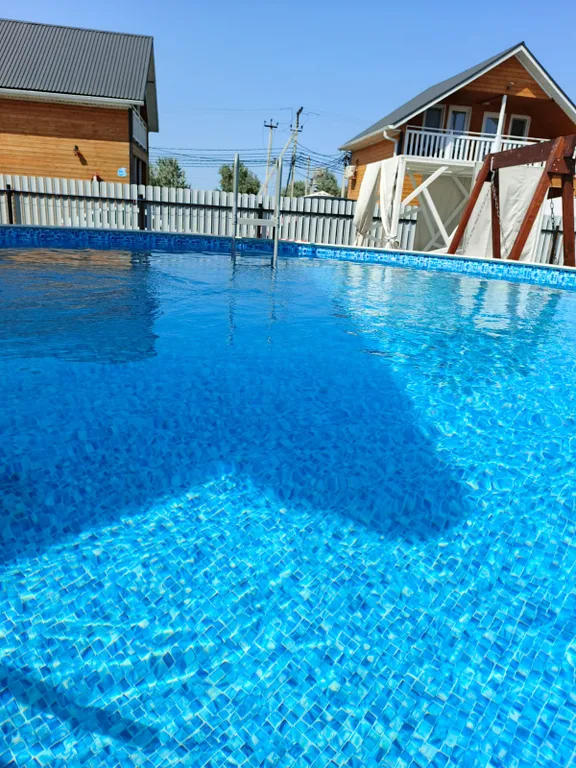 Коттедж Дом с большим бассейном с видом на море — аренда посуточно в Голубицкая