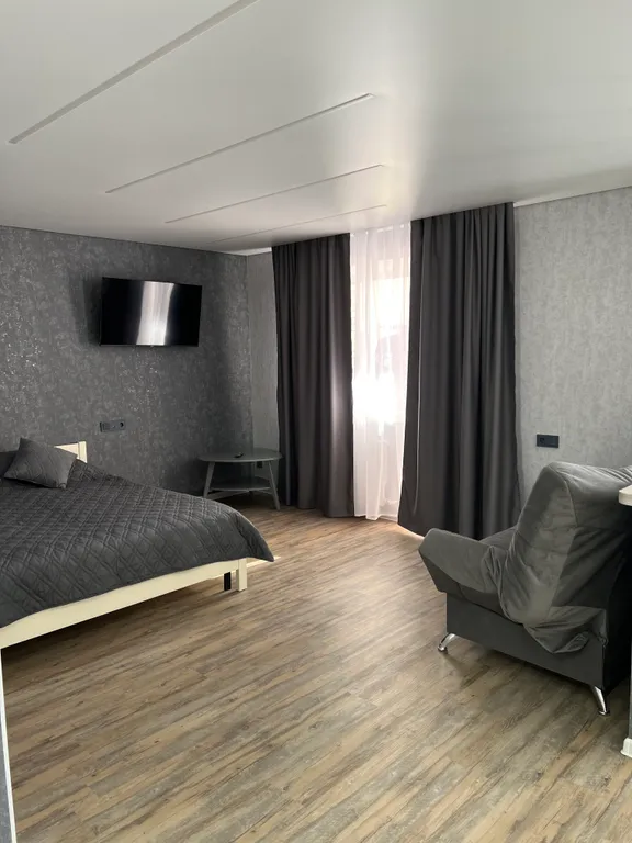 Уютная студия с дизайнерским ремонтом