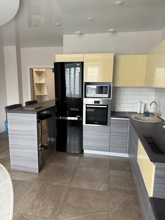 Студия + спальня с джакузи и панорамным балкон около ЛА Трактор