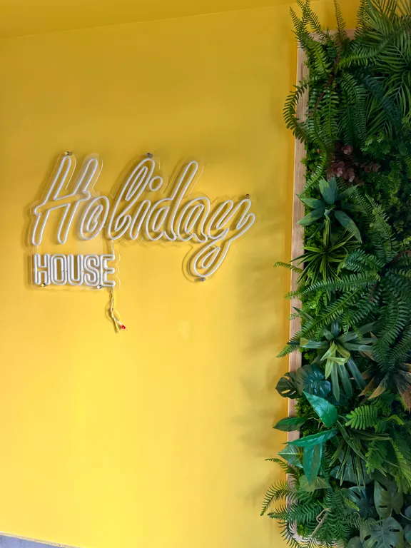 Милая квартирка с видом на горы и бассейном во дворе