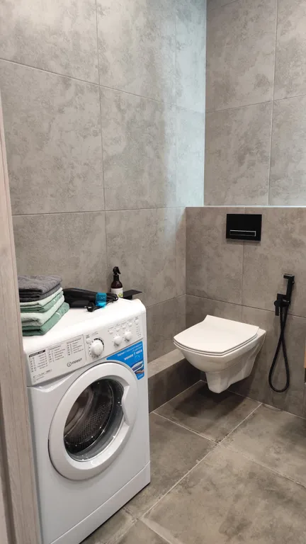 Уютная двухкомнатная квартира в новом жк на берегу озера