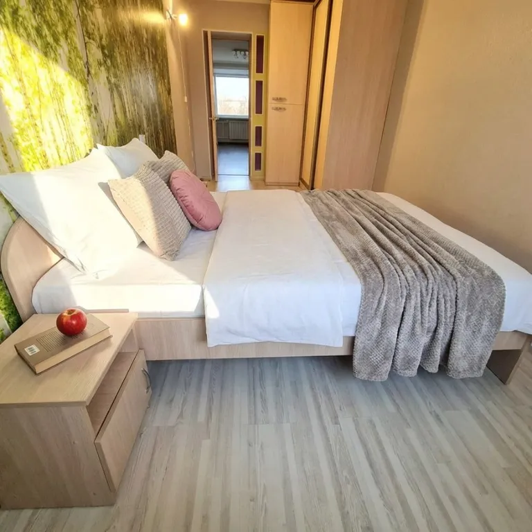 Евродвушка напротив Титан Арены