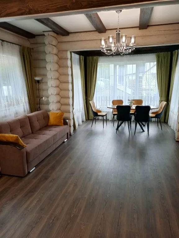 Уютный загородный дом с видом на лес