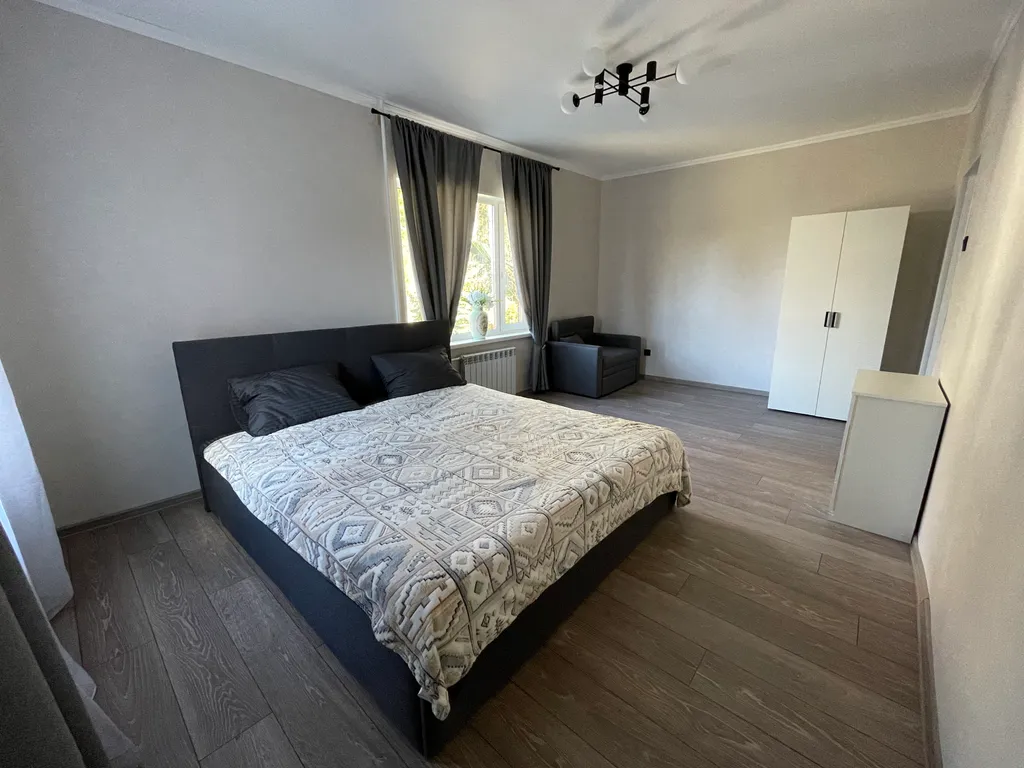 Дом в уникальном месте на берегу озера