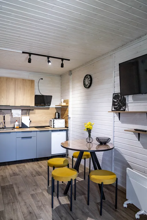 Уютный дом в деревне, в окружении природы и пении птиц. «Серый туман»