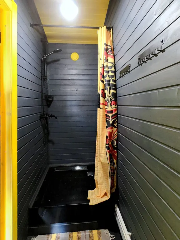 Уютный глэмпинг Типи-трип в лесу с баней, купелью и очагом