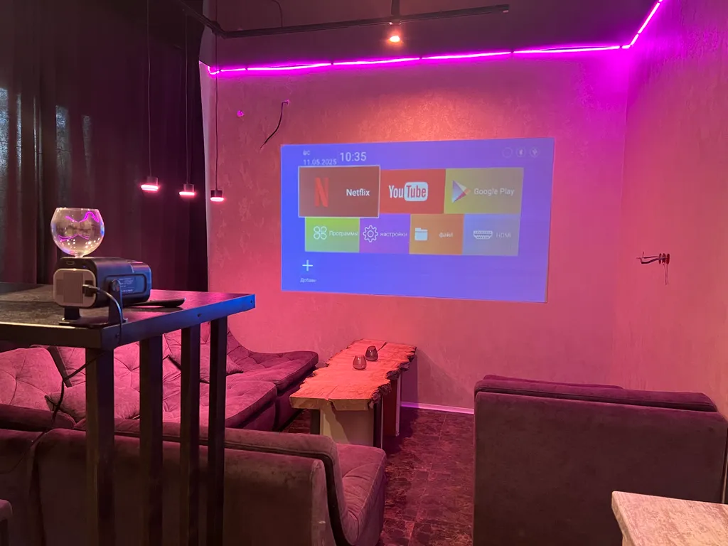 Двухэтажный дом с бассейном караоке и кальяном