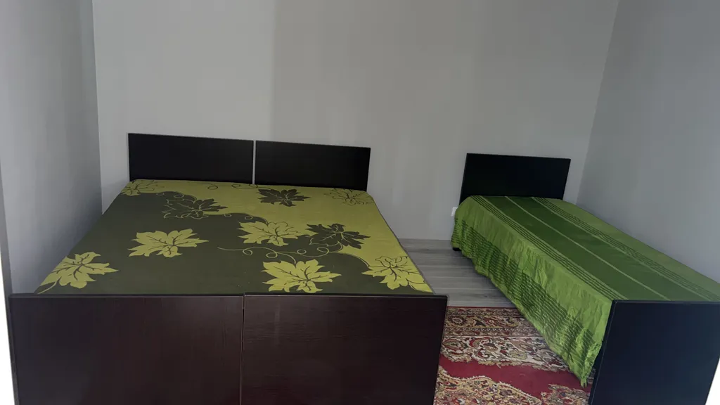 Розовый дом в горах