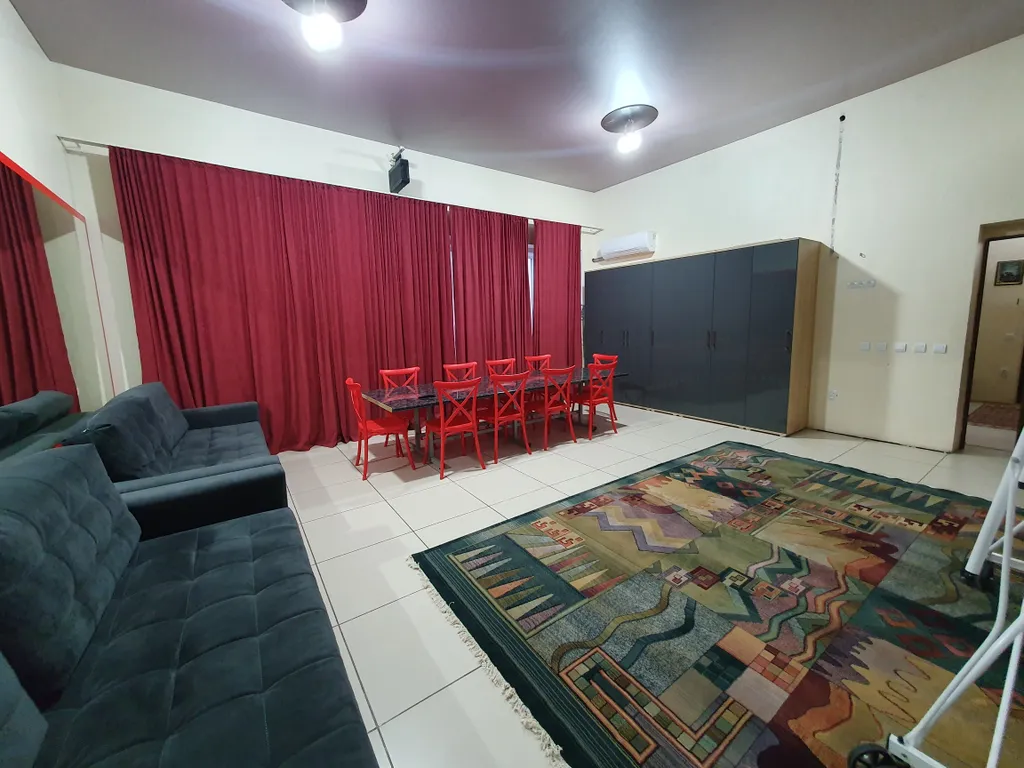 5 изолированных комнат и Зал