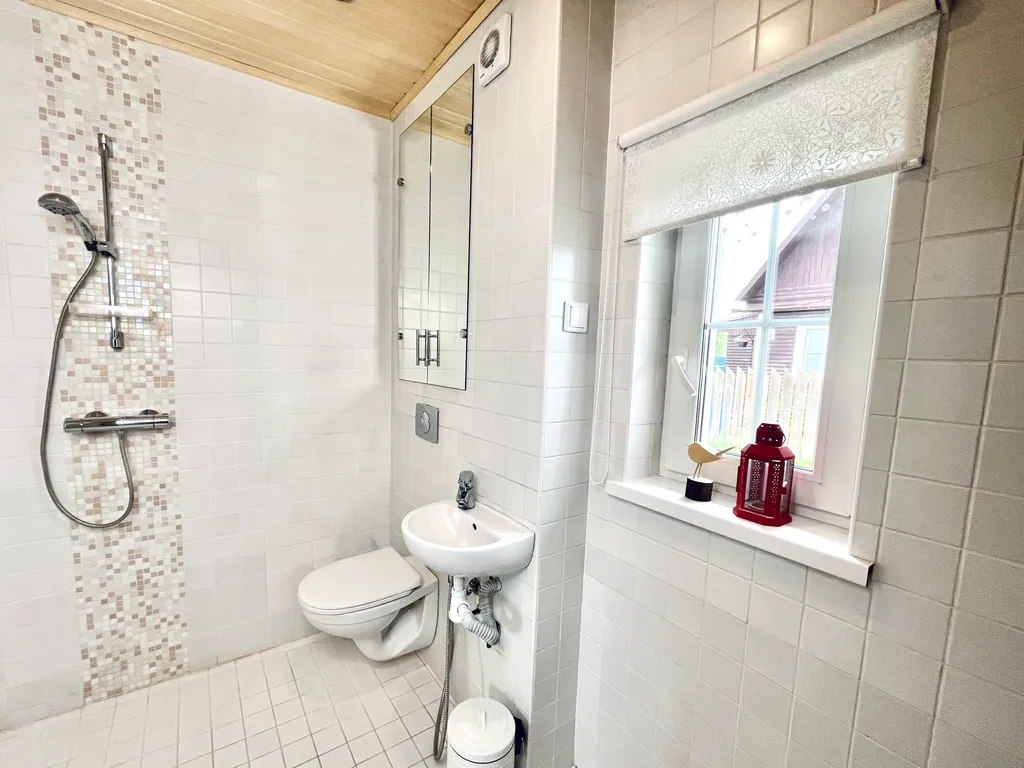 Благоустроенный дом у реки